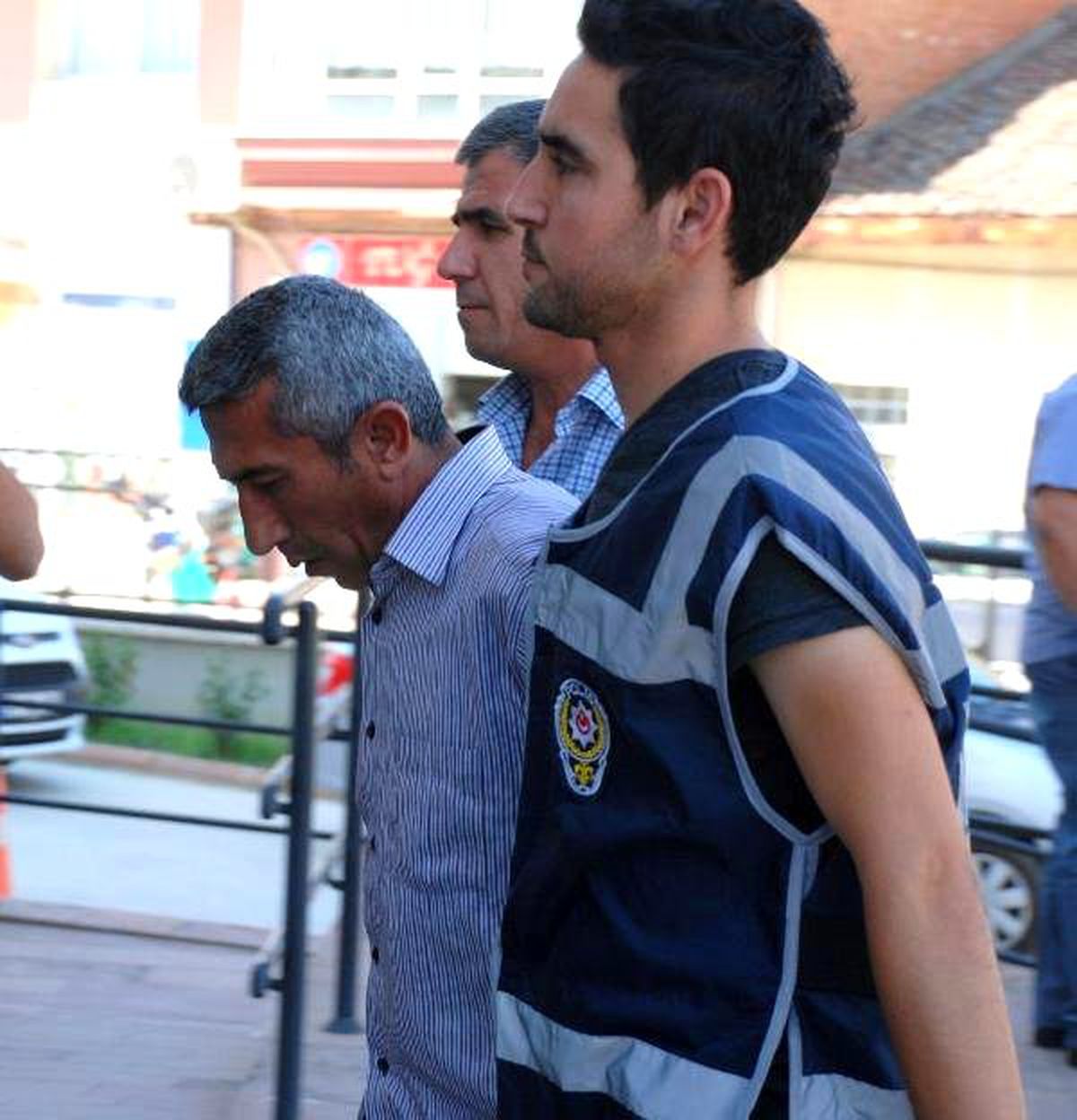 Banka Memurunun Dikkati Sayesinde Dolandırıcılar Yakalandı