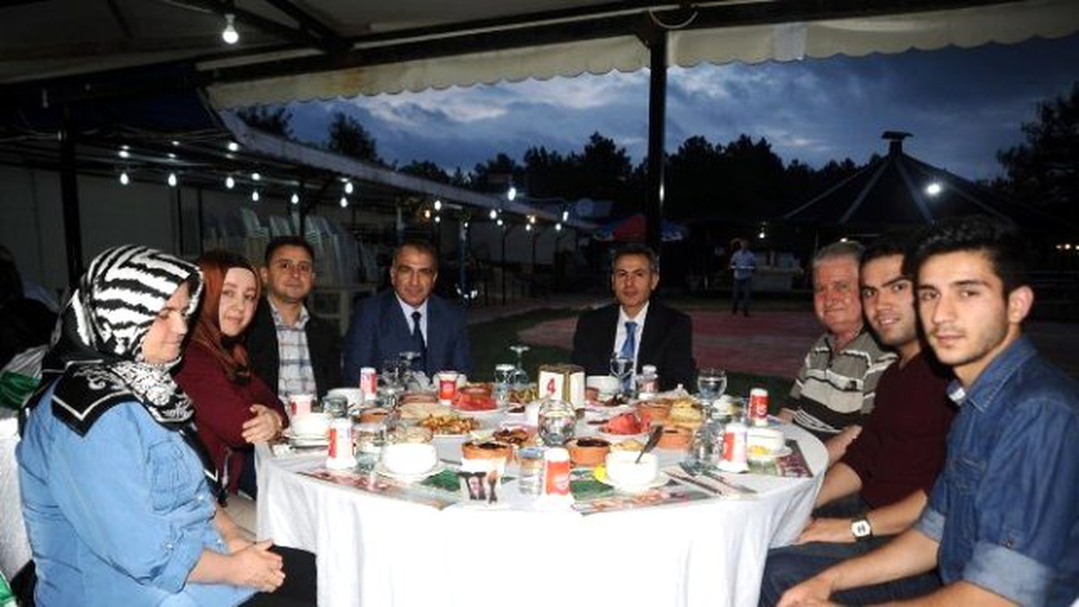 Bilecik Valiliği\'nden Şehit ve Gazi Ailelerine İftar