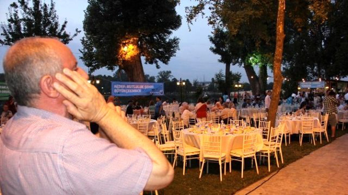 Büyükçekmeceliler Meriç Nehri\'nin Kıyısında İftar Yaptı