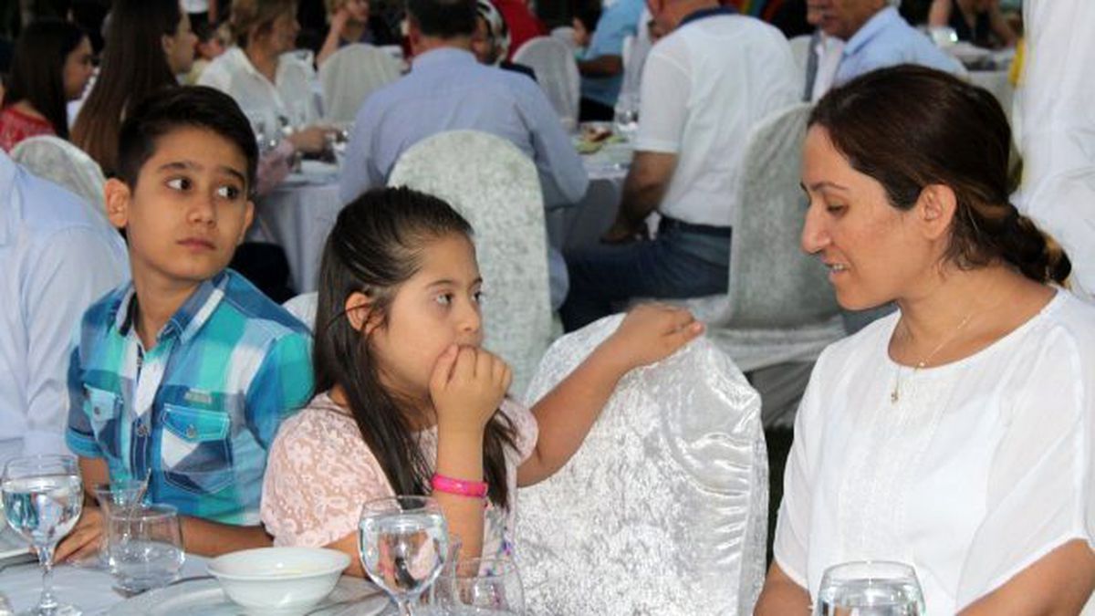 Down Sendromlu Çocuklar ve Aileleri İftarda Buluştu