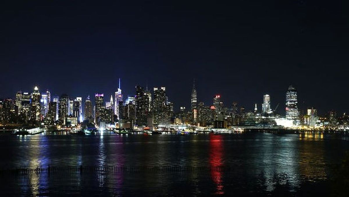 Empire State Karanlığa Gömüldü