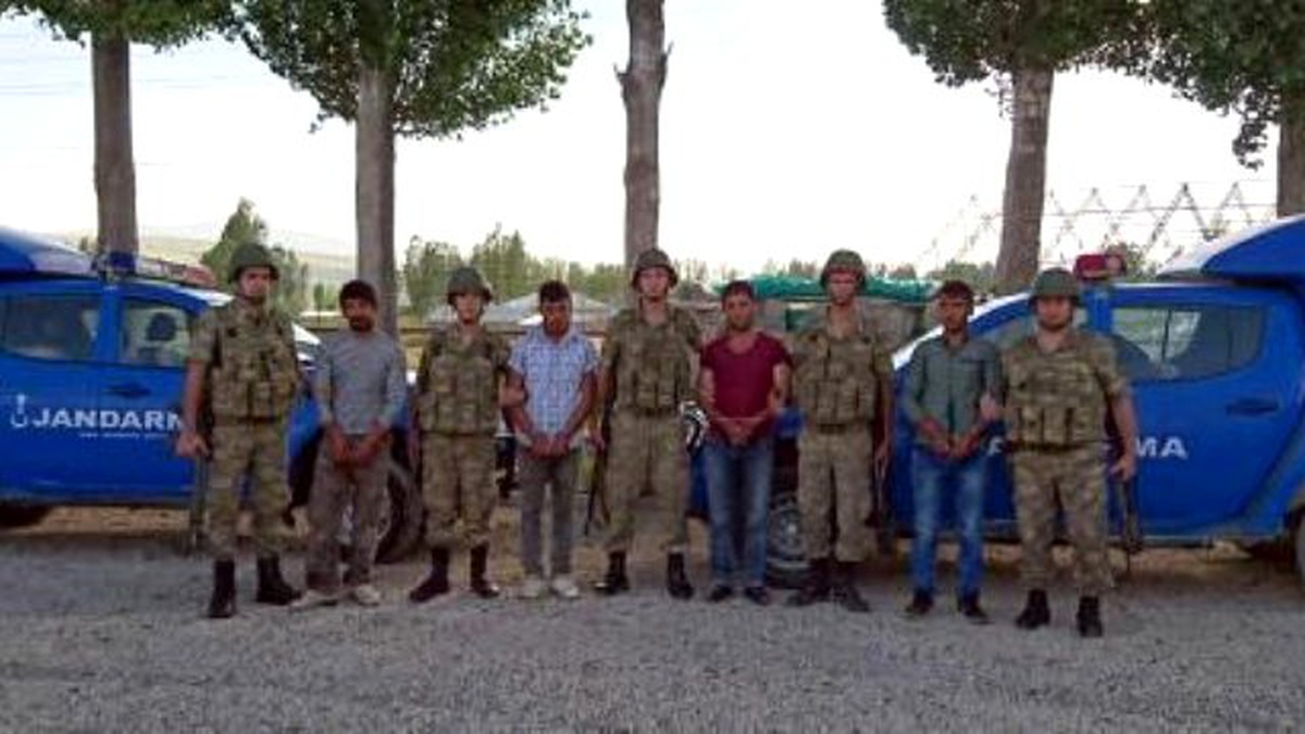Erzurum ve Muş\'ta Geceleri Yol Kesip Gasp Yapan 7 Kişi Yakalandı