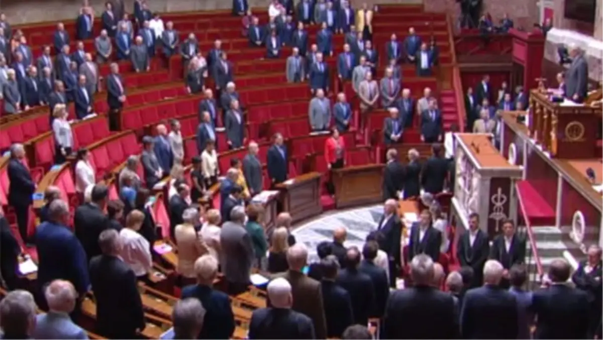 Fransa Meclisinde İstanbul\'da Hayatını Kaybedenler İçin Saygı Duruşu