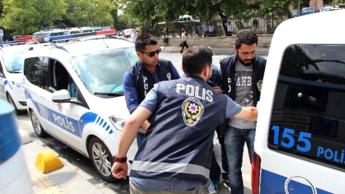 Gözlük Kabında 5 Bin Liralık Uyuşturucuyla Yakalandı