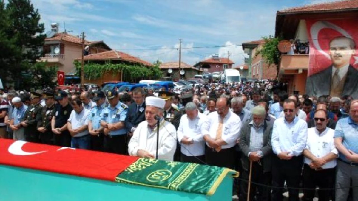 Havalimanı Saldırısında Ölen Çağlayan Çöl, Toprağa Verildi