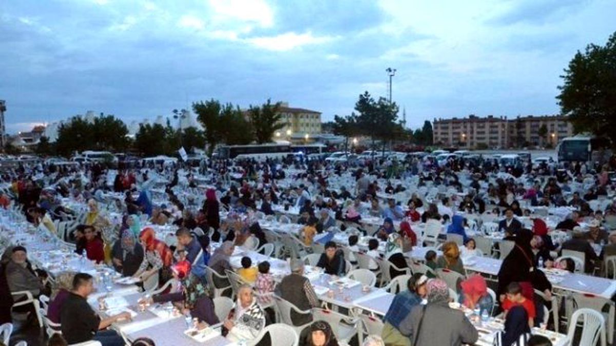 İhh\'dan Halk İftarı