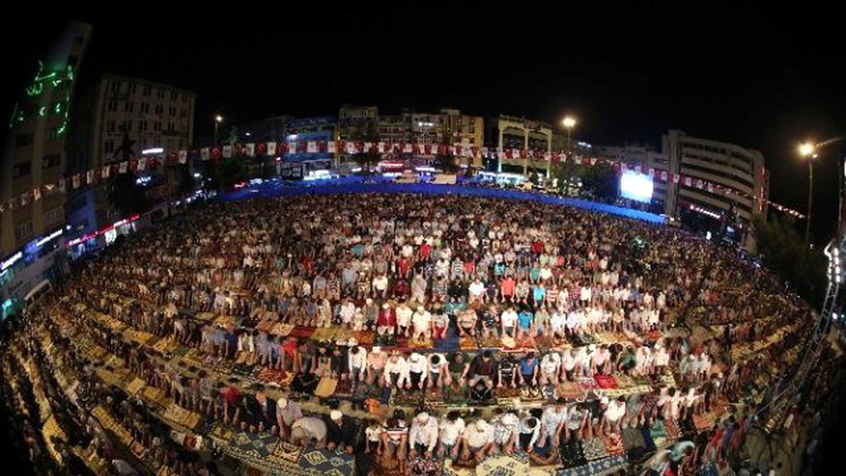 İlkadım\'da 10 Binler Hep Birlikte Saf Tutacak