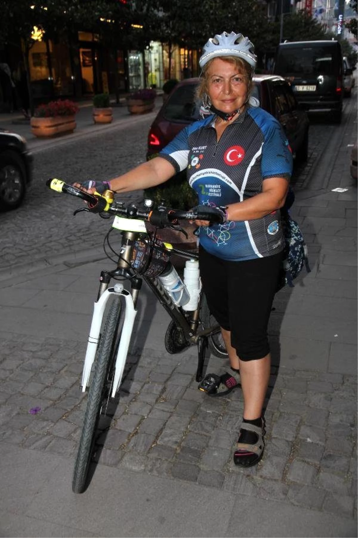 Kadın Coğrafya Öğretmeninin Bisiklet Tutkusu