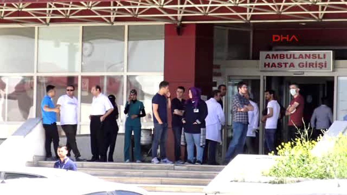 Kars - Sarıkamış\'ta Çatışmada 2 Asker Yaralandı, 4 Terörist Ölü Ele Geçti
