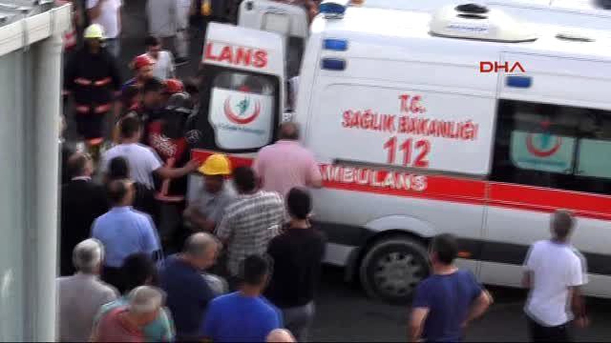 Kartal\'da Beton Santralinde Çökme : 2 Kişi Mahsur
