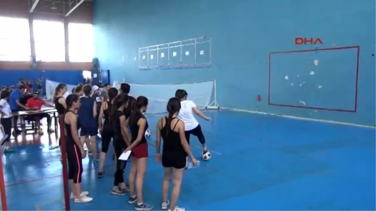 Manisa Besyo Sınavında Sıcak Hava Öğrencileri Bunalttı