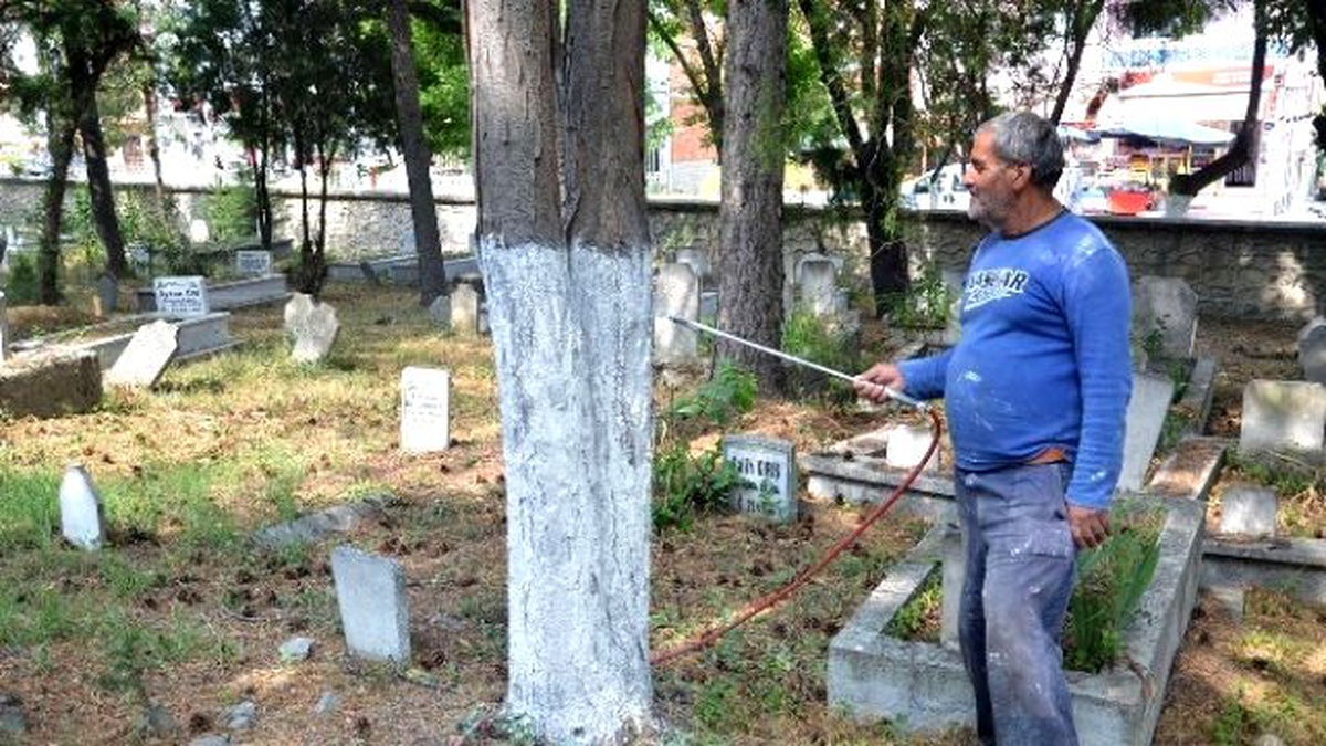 Mezarlık Bayram Ziyaretleri İçin Hazırlanıyor