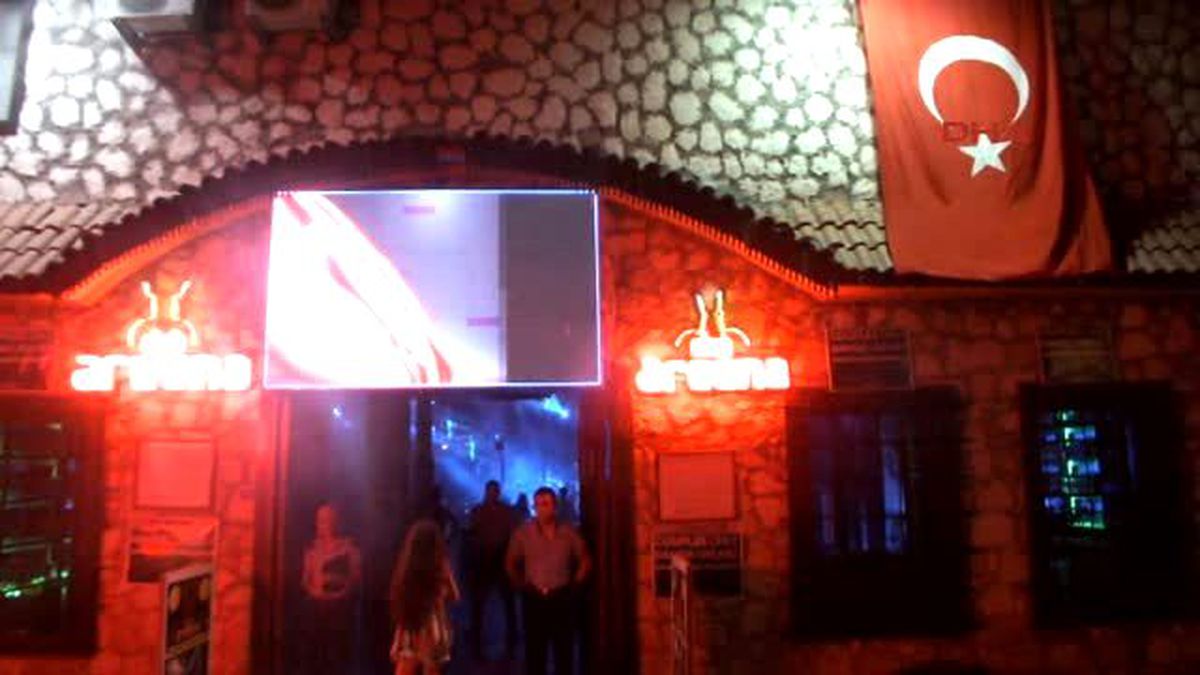 Muğla Barlar Sokağı Esnafından Teröre Protesto