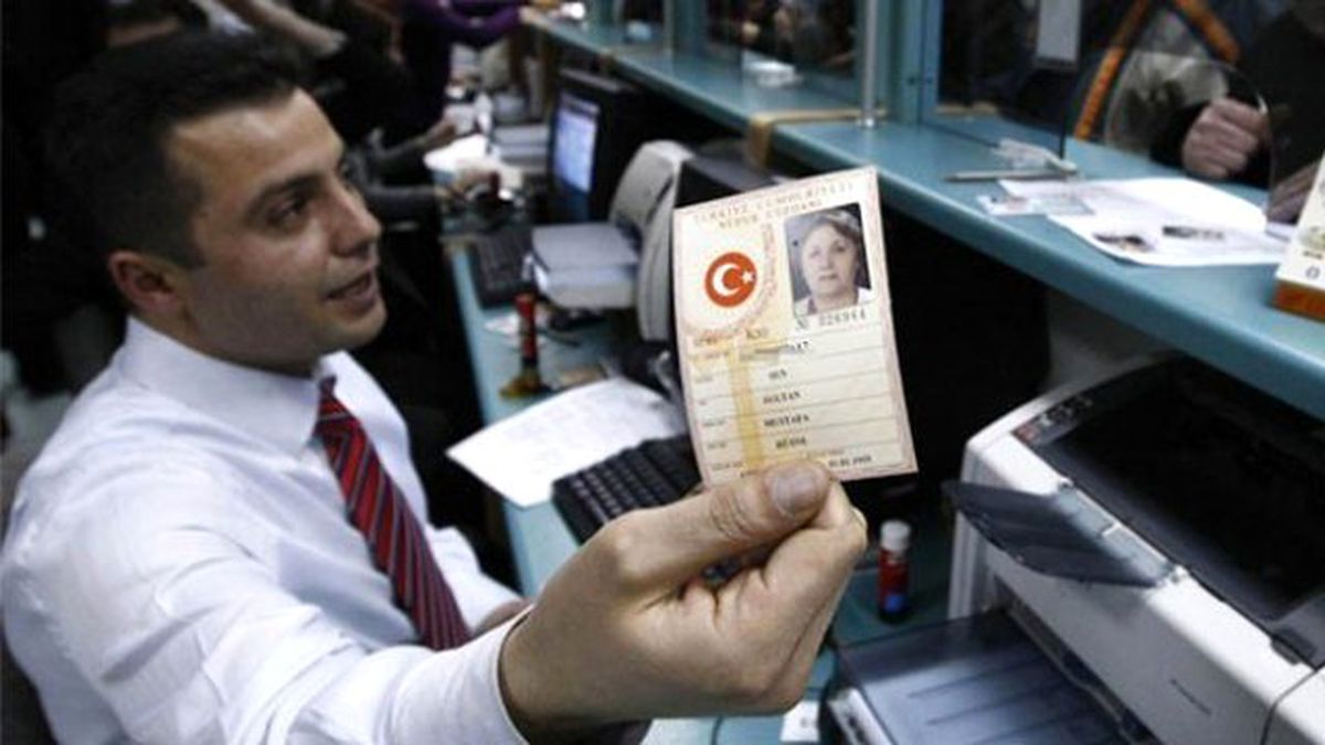 Nüfus Cüzdanlarında Değişiklik Olacak, 3 İsim Yazılabilecek