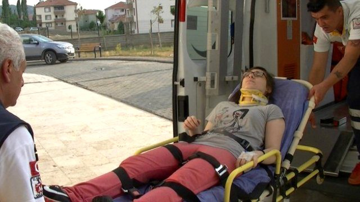 Otomobil İstinat Duvarına Çarptı: 4 Yaralı