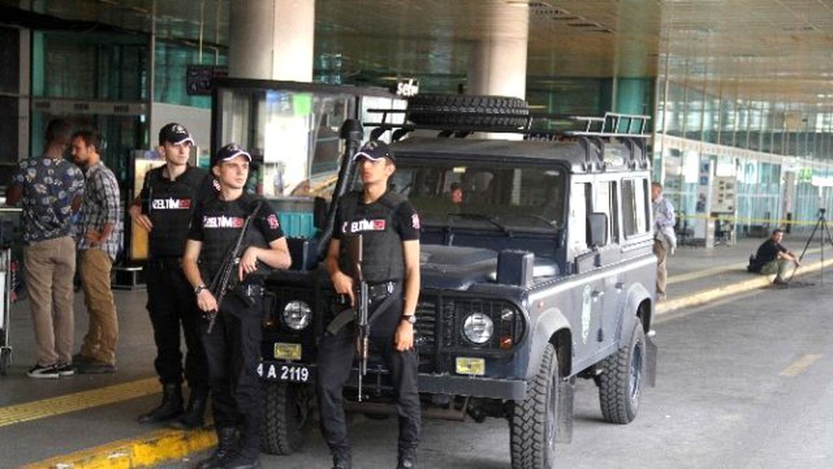 Özel Harekat Polisi Atatürk Havalimanı\'nda Göreve Başladı