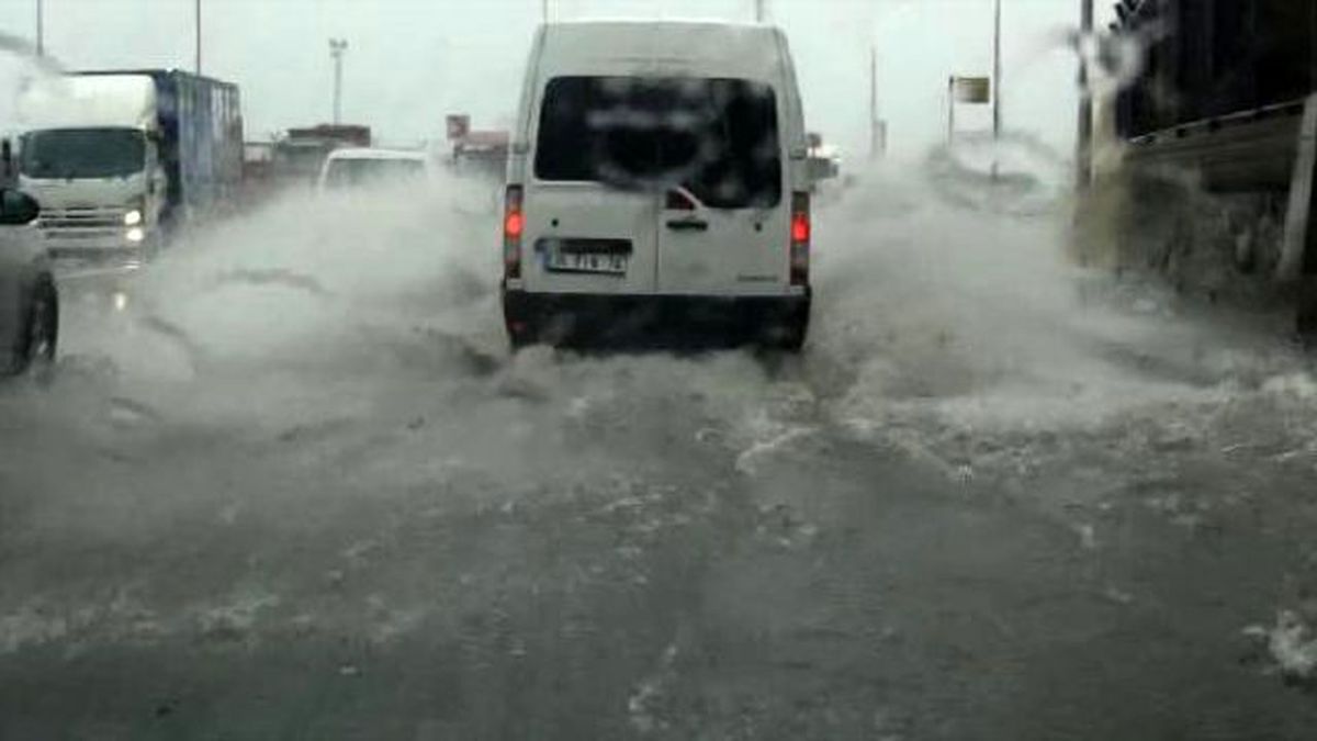 Üsküdar'da Etkili Olan Sağanak, Zor Anlar Yaşattı