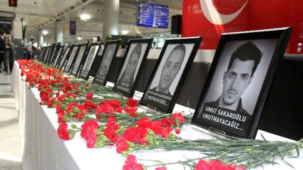 Saldırıda Ölen Havalimanı Çalışanları Gözyaşlarıyla Anıldı