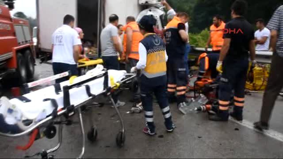 Sinop - Tır\'la Kamyon Çarpıştı: 1 Ölü, 2 Yaralı