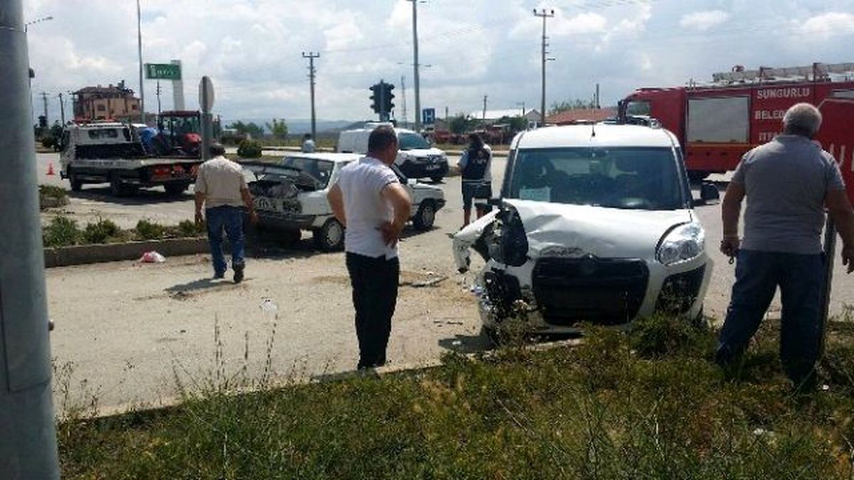Sungurlu\'da Trafik Kazası: 4 Yaralı