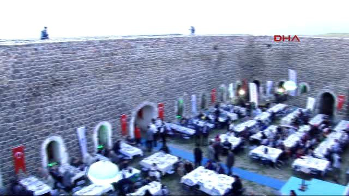 Tabyalardaki İftarda \'Yer Tartışması\' Kavgaya Dönüştü