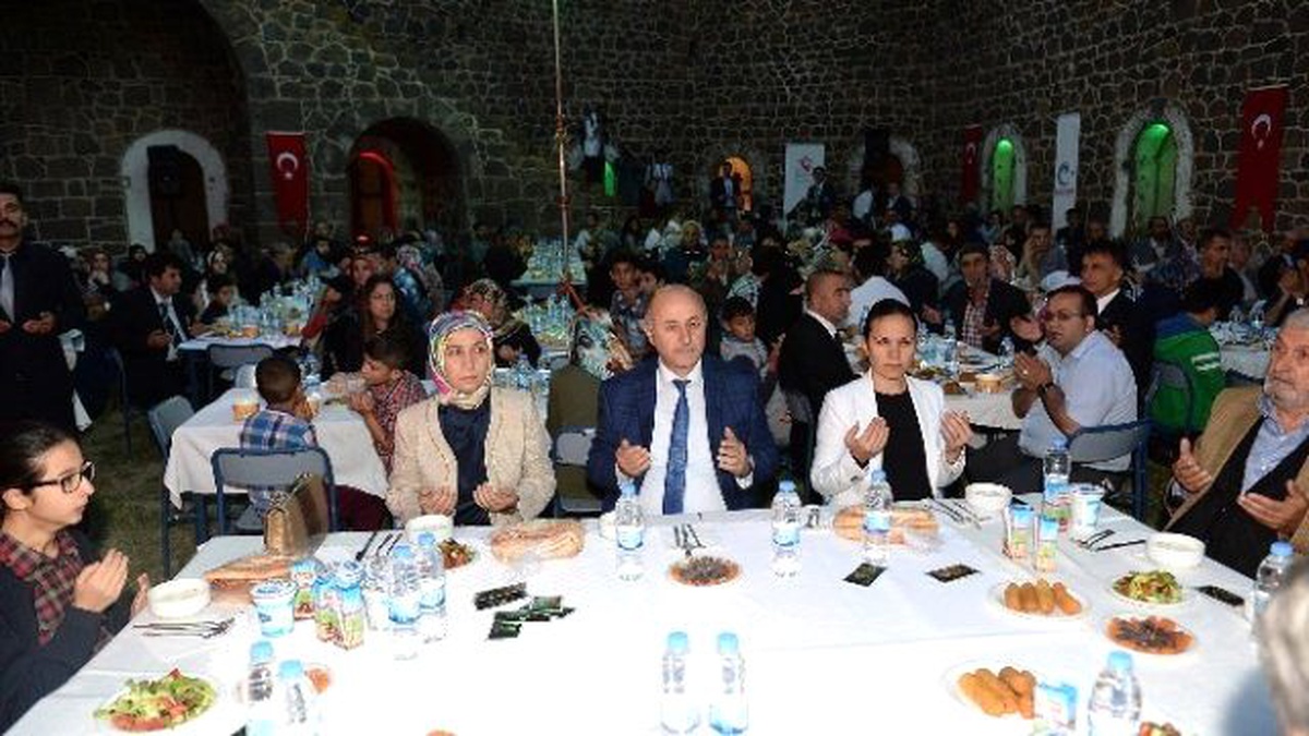 Tarihi Tabyalarda Şehit ve Gazi Ailelerine İftar Yemeği