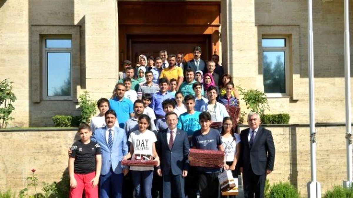 Vali Aksoy, Teog Birincilerini Ödüllendirdi