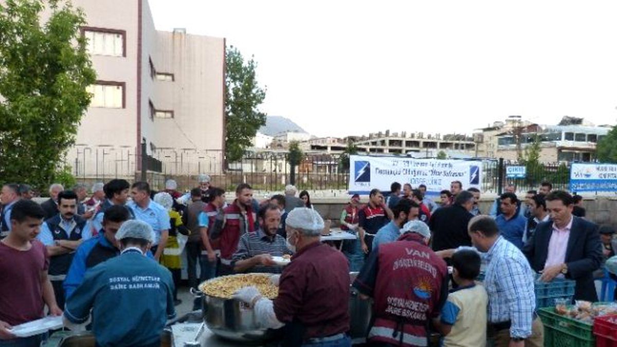 Vedaş ile Vepsaş Birçok İlde Verdiği İftarla Vatandaşlarla Bir Araya Geldi