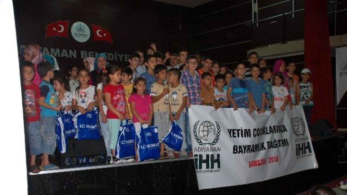 Yetim Çocuklara Bayram Hediyesi