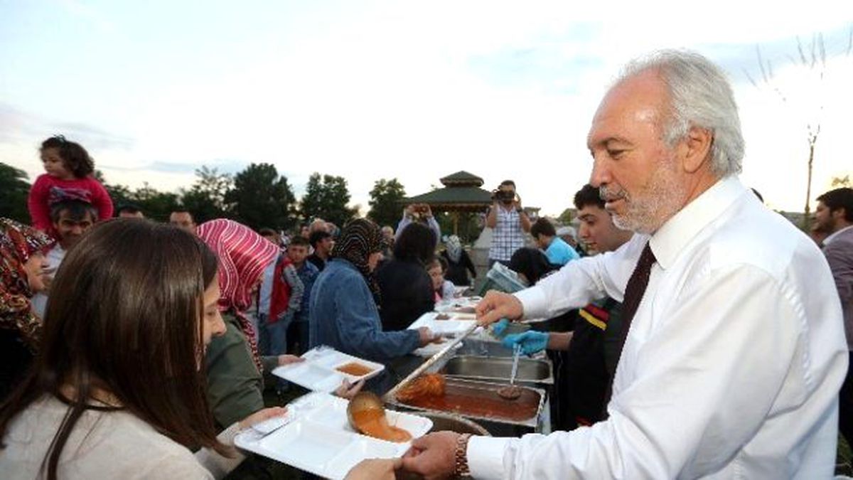 27 Mahallede Halka İftar