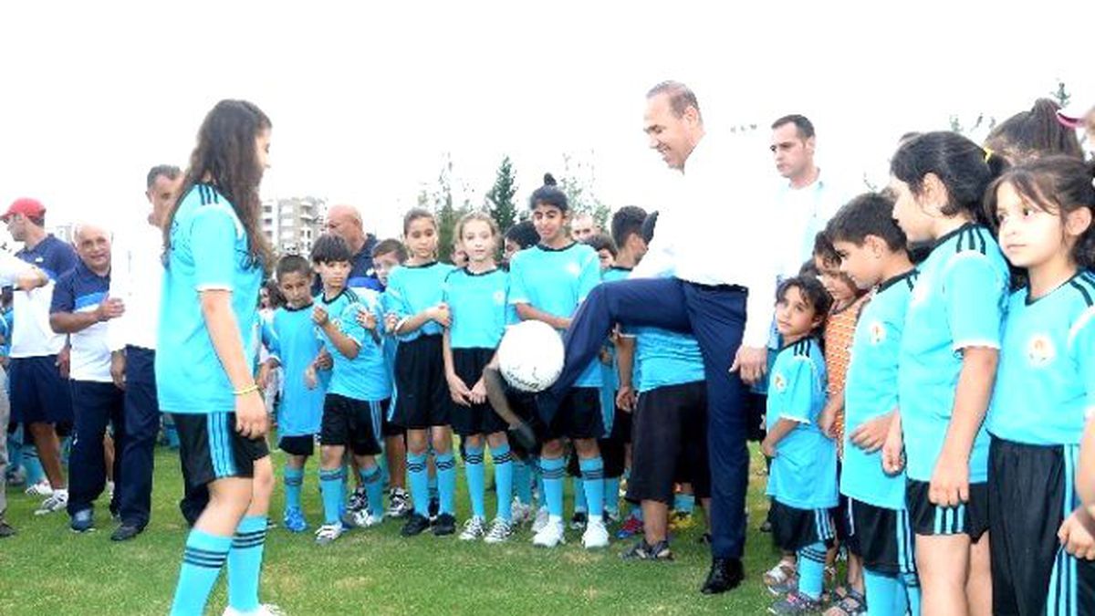 4 Bin 350 Çocuğa Futbol Eğitimi