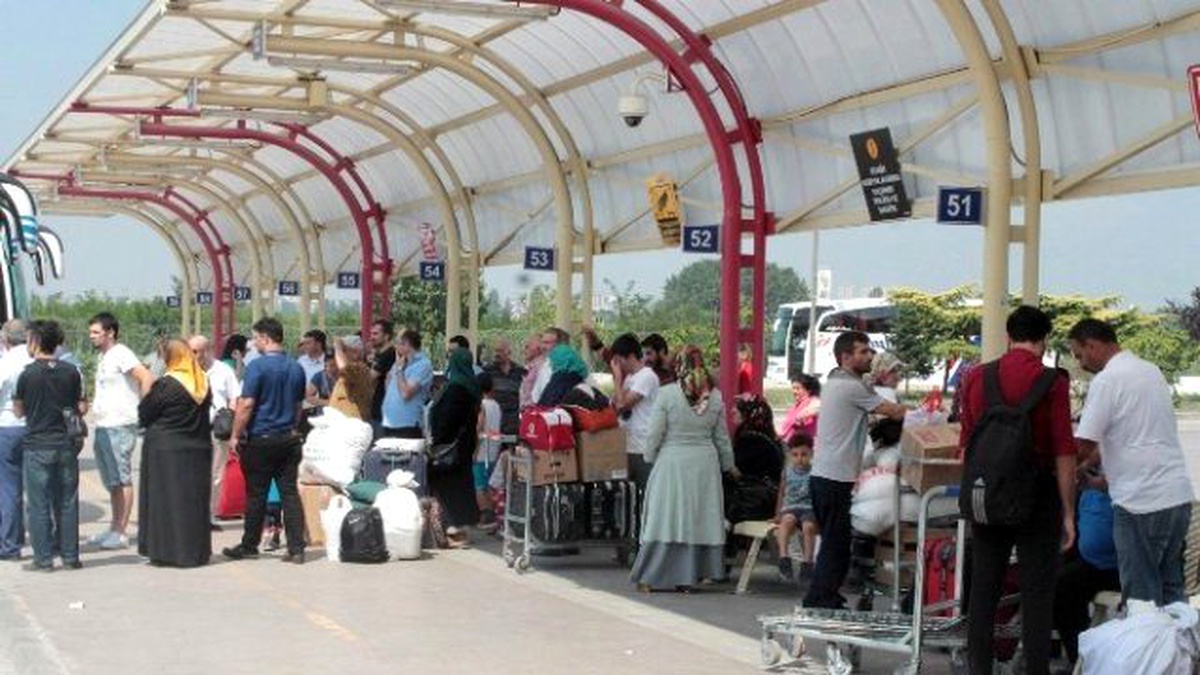 9 Günlük Bayram Tatiline Erken Çıkanlar Terminale Akın Etti