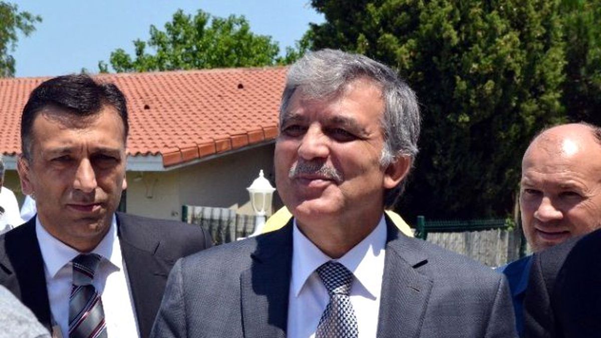 Abdullah Gül, Cuma Namazını Çamlıtepe Merkez Camisi\'nde Kıldı
