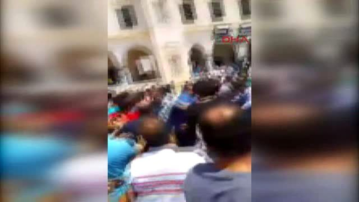 Adana\'da Canlı Bomba Olduğu Düşünülen Kişi Linç Edildi