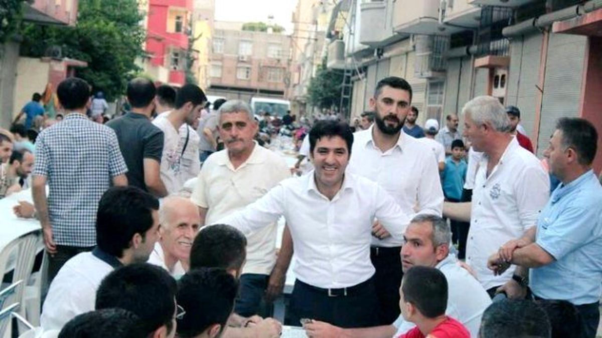 AK Parti Seyhan İlçe Teşkilatı\'nın İftar Sahur Programları Sürüyor