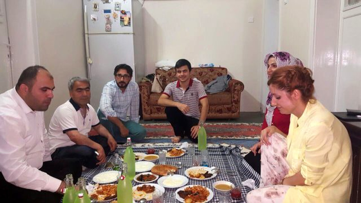 AK Partililer Vatandaşların Evlerine Konuk Oluyor