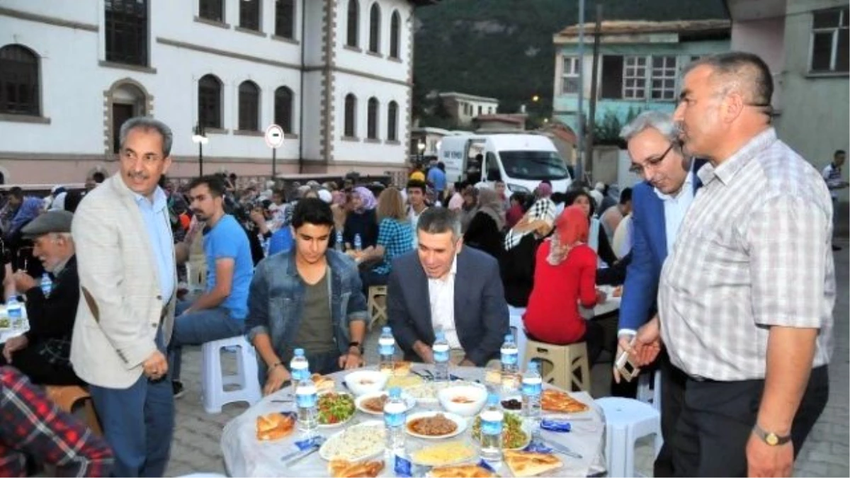 Akşehir Belediyesi\'nin Mahalle İftarları Sürüyor