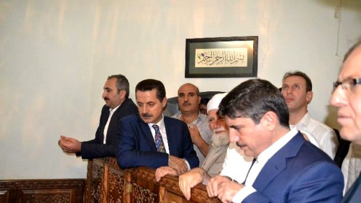 Bakan Çelik Siirt\'te İftar Yaptı