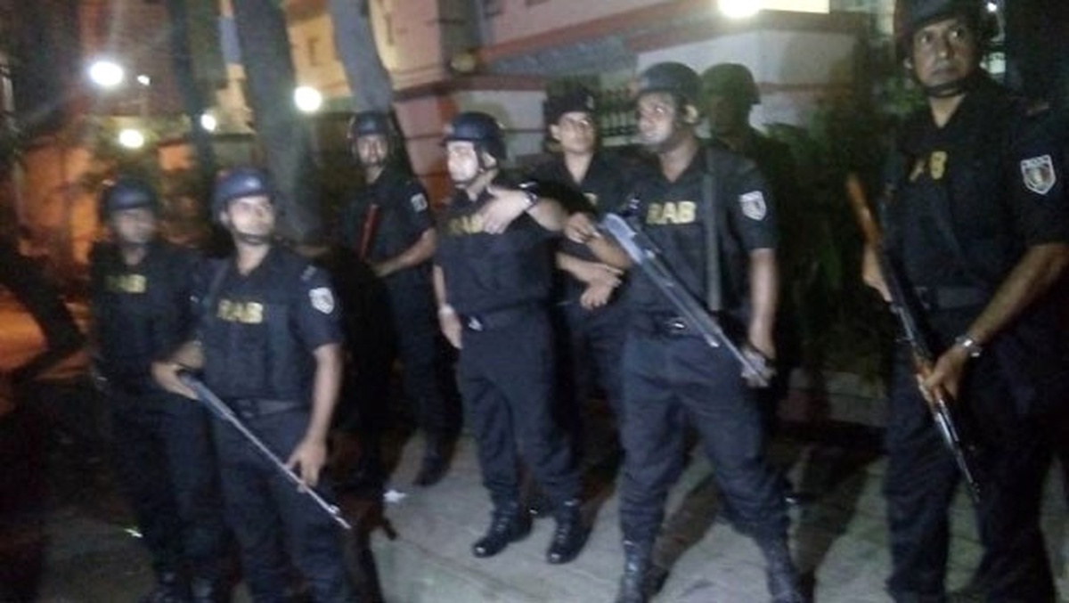 Bangladeş\'te Saldırganlar Restorana Saldırdı