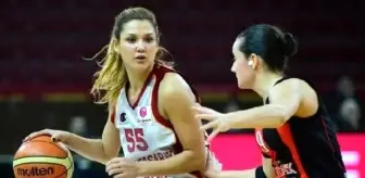 Becker 35 Albatros Spor Kulübü, Esra'yı Renklerine Bağladı