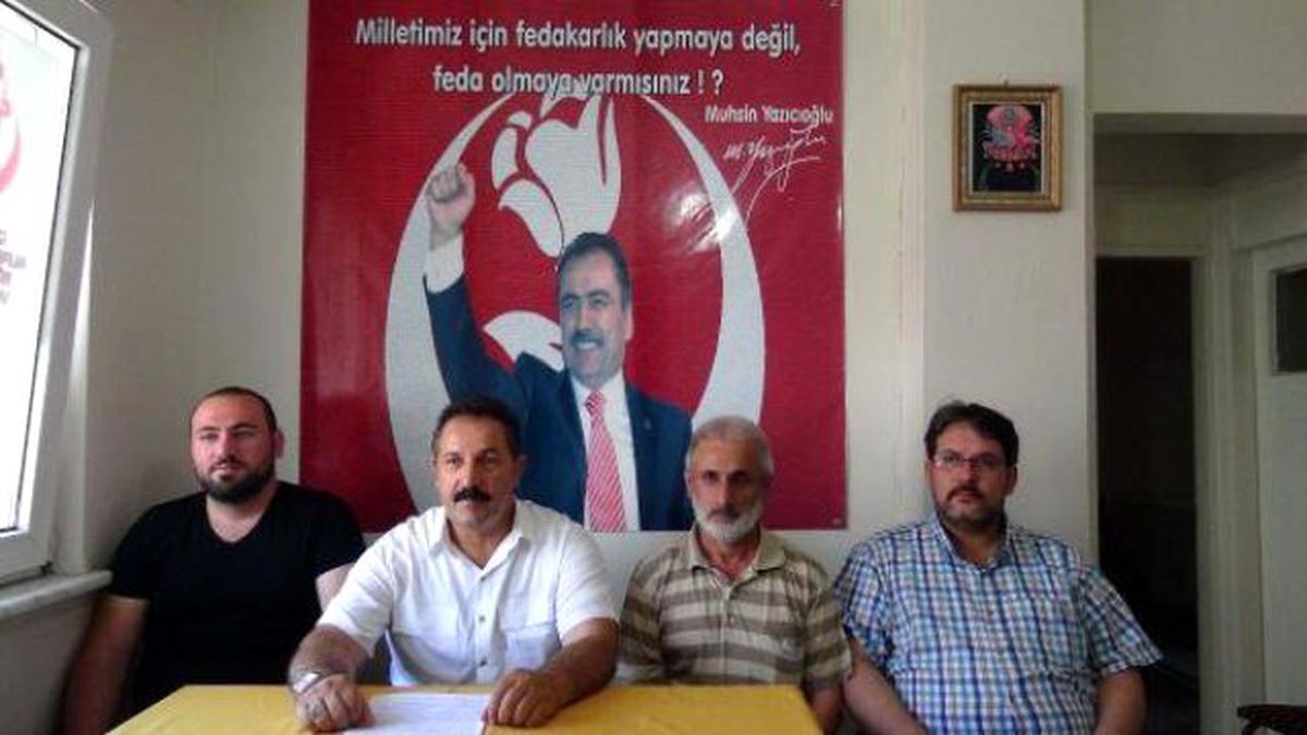 Çanakkale BBP\'den Yazıcıoğlu Kararına Siyah Çelenkli Protesto