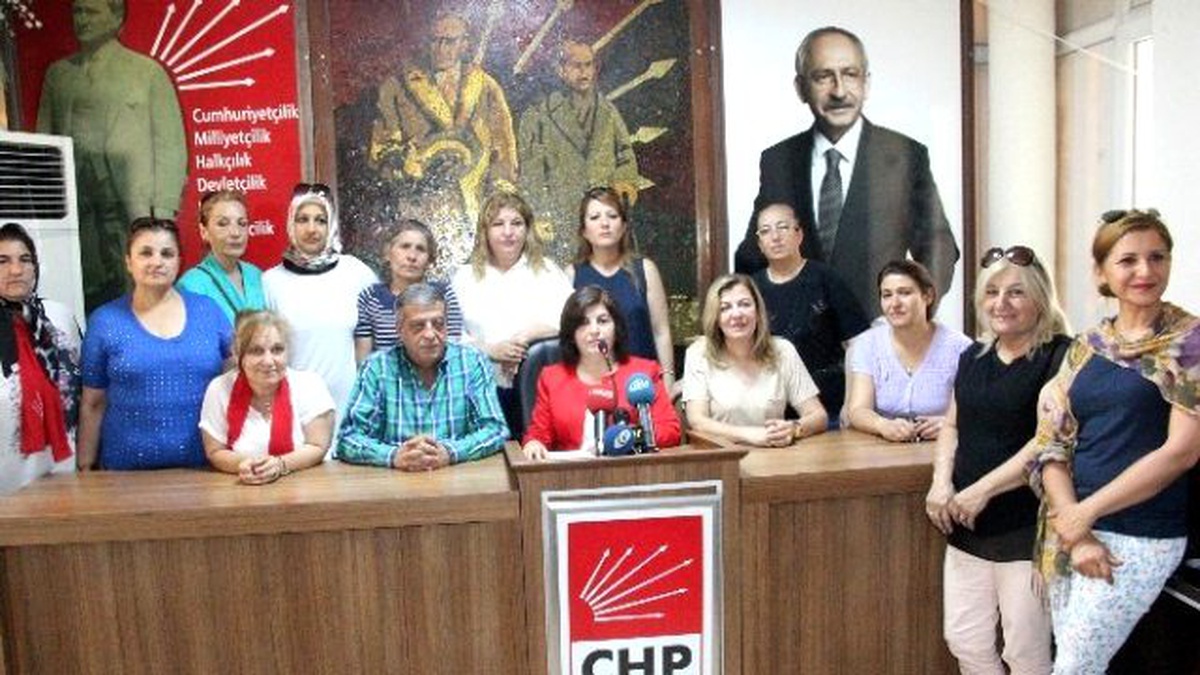 CHP\'li Kadınlar Muhtarların Nikah Kıyma Yetkisine Tepki Gösterdi
