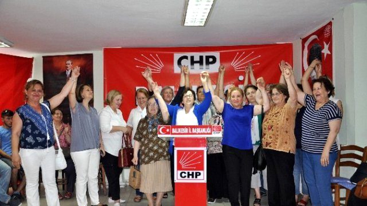 CHP\'li Kadınlar Muhtarların Nikah Kıyma Yetkisine Tepki Gösterdi