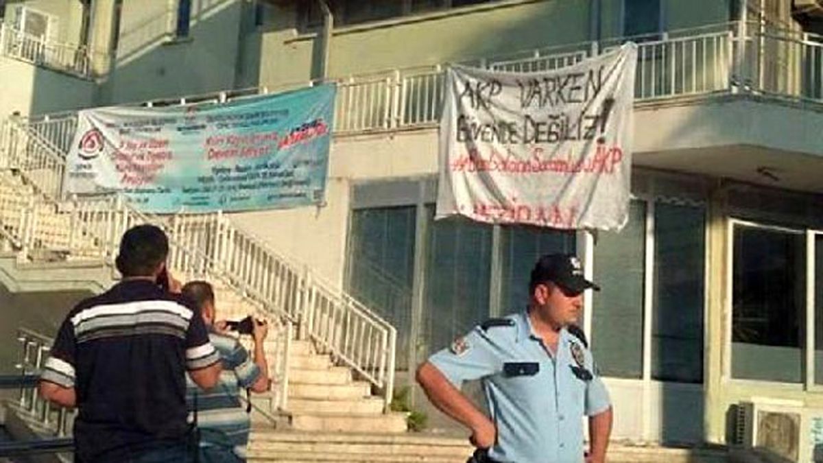 Denizli\'de Pankartlı Protestoya 3 Gözaltı
