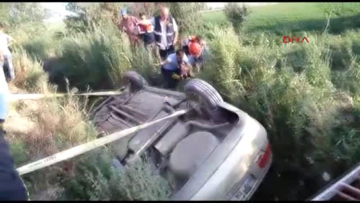 Denizli Otomobil Su Kanalına Uçtu: 1 Yaralı