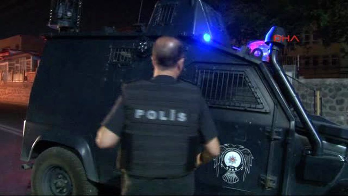 Diyarbakır\'da Bin Polis, Sabaha Kadar Asayiş Uygulaması Yaptı