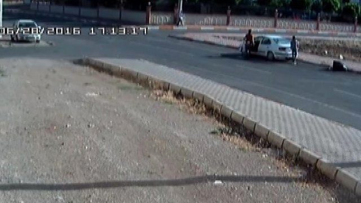 Diyarbakır\'da Bir Kişi, Uzun Namlulu Silahlarla Ortağını Kaçırmak İstedi