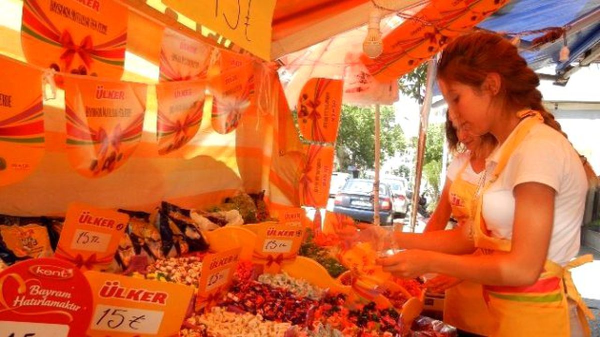 Edremit\'te de Bayram Nedeniyle Tezgahlar Şekerlendi