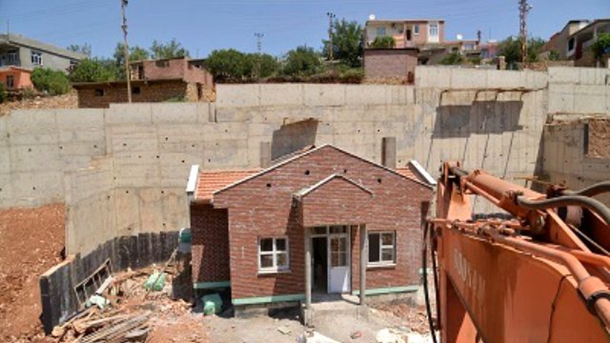 Eğil Biyolojik Atıksu Arıtma Tesisi İnşaatı Sürüyor