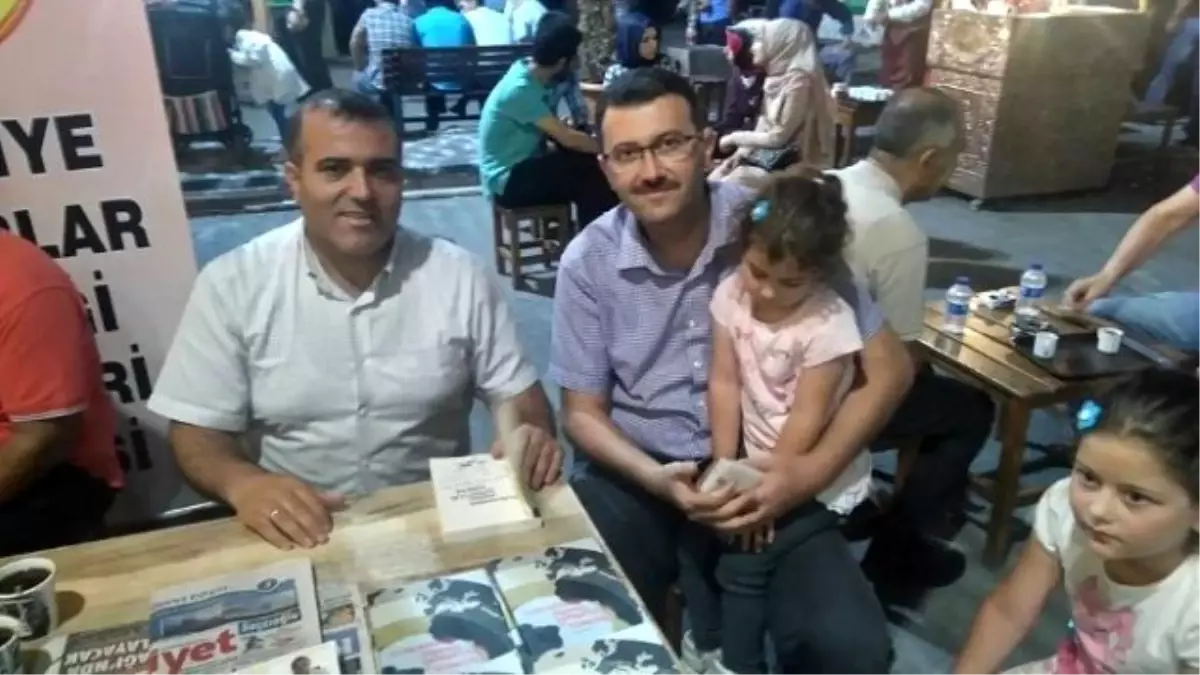 Eğitimci Yazar Hacı Sarı, Ramazan Sokağı\'nda Okurlarıyla Buluştu